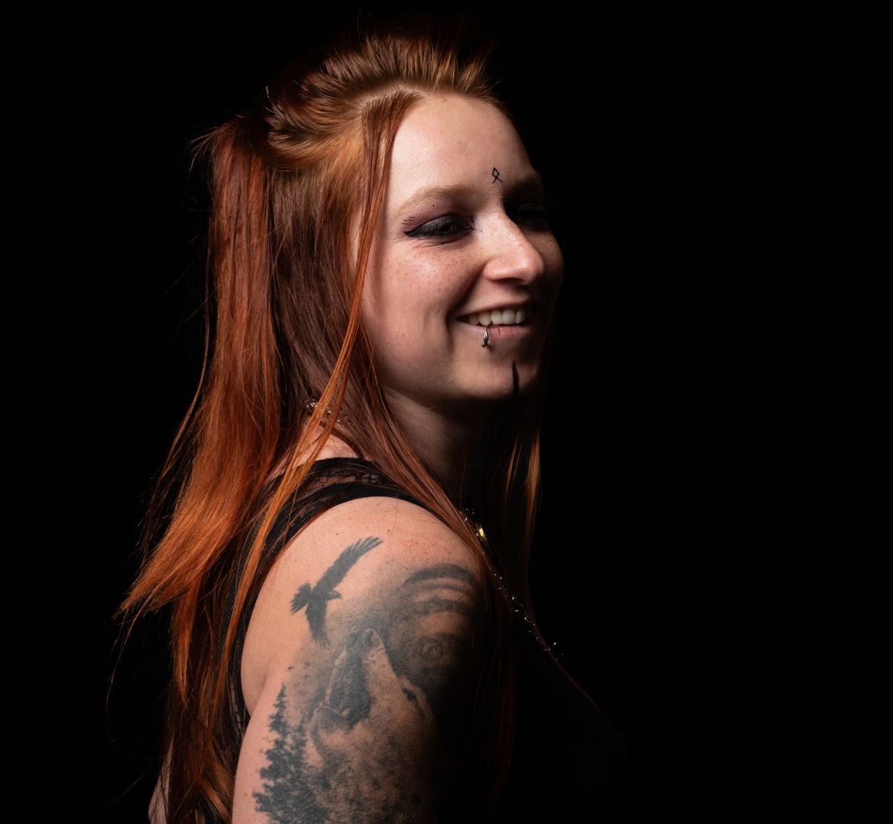 Athena, resplandissant de son meilleur sourire.